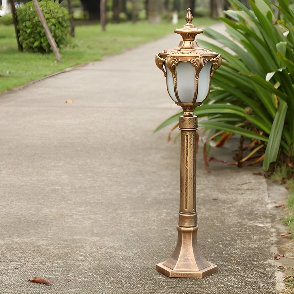 Traditional European-Style LED Outdoor Pathway Lamp Post – Durable & Waterproof
