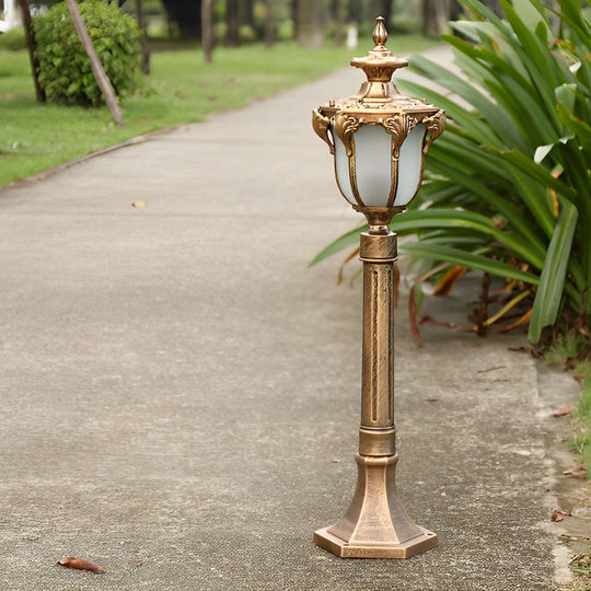 Traditional European-Style LED Outdoor Pathway Lamp Post – Durable & Waterproof