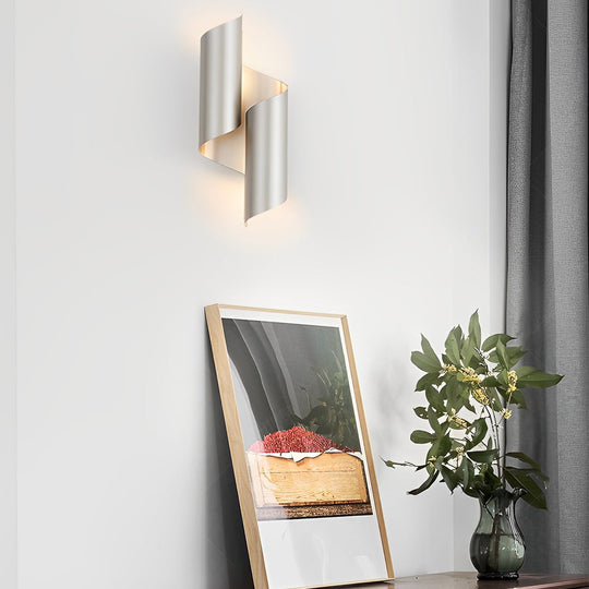 2pcs Symmetrical Up and Down Modern Wall Lamp