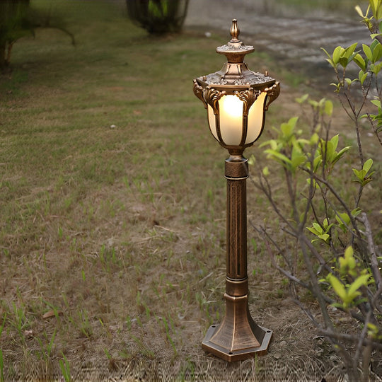 Traditional European-Style LED Outdoor Pathway Lamp Post – Durable & Waterproof