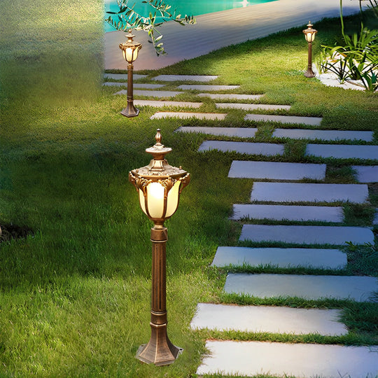 Traditional European-Style LED Outdoor Pathway Lamp Post – Durable & Waterproof
