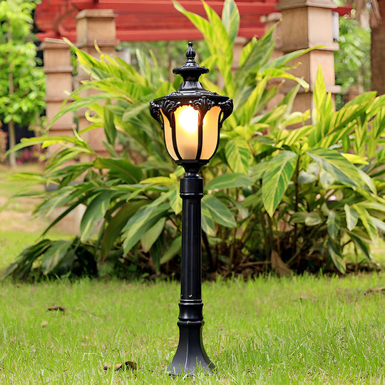 Traditional European-Style LED Outdoor Pathway Lamp Post – Durable & Waterproof