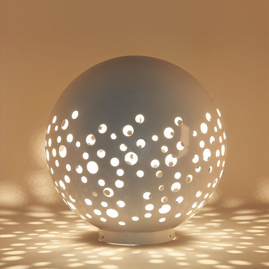 Waterproof Round Metal Hollow White Modern Outdoor Lanterns Lawn Lamp