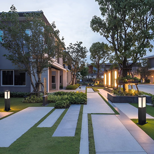 Remote Controlled Industrial Solar Bollard Lights Waterproof and Square Outdoor Lighting