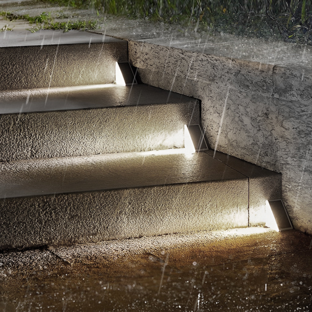 Triangle Automatic Charging LED Solar Step-Mounted Outdoor Lights