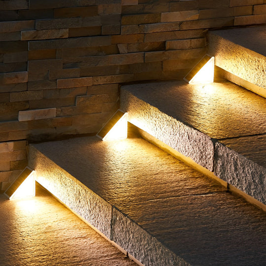 Triangle Automatic Charging LED Solar Step-Mounted Outdoor Lights