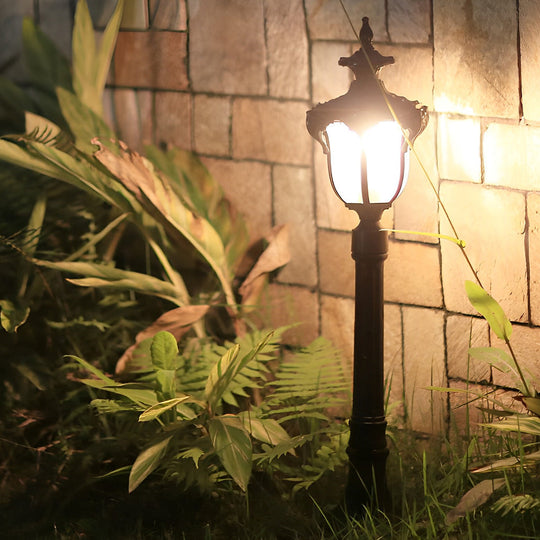 Traditional European-Style LED Outdoor Pathway Lamp Post – Durable & Waterproof