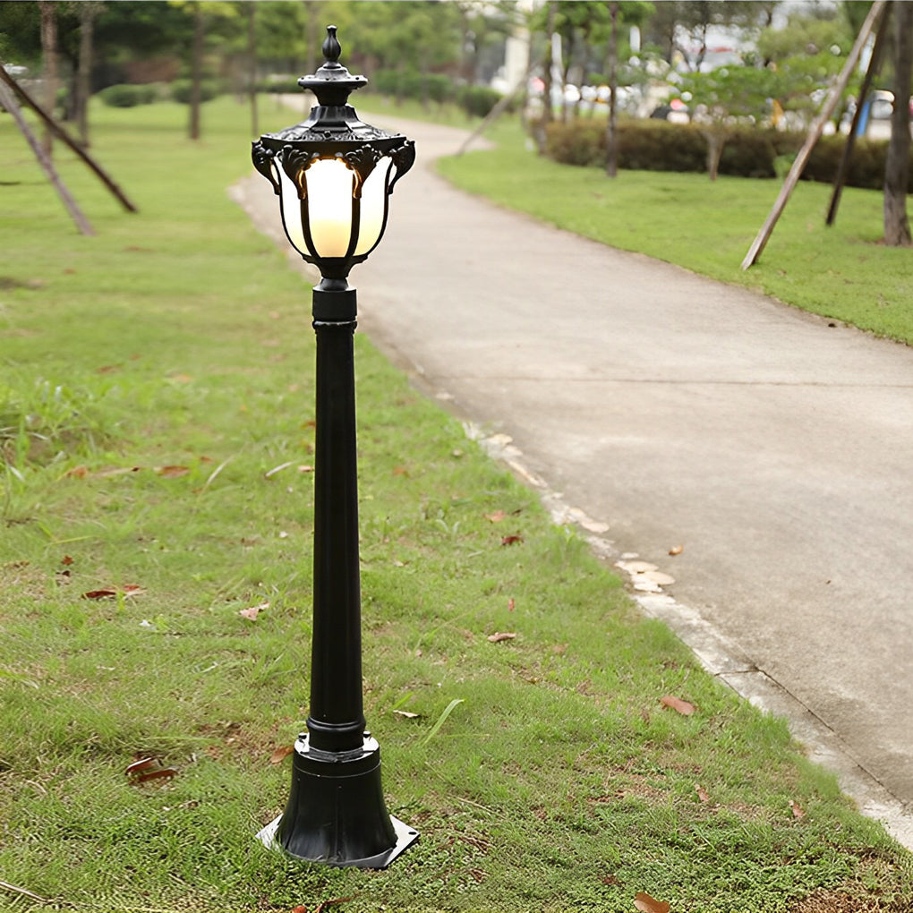 Traditional European-Style LED Outdoor Pathway Lamp Post – Durable & Waterproof
