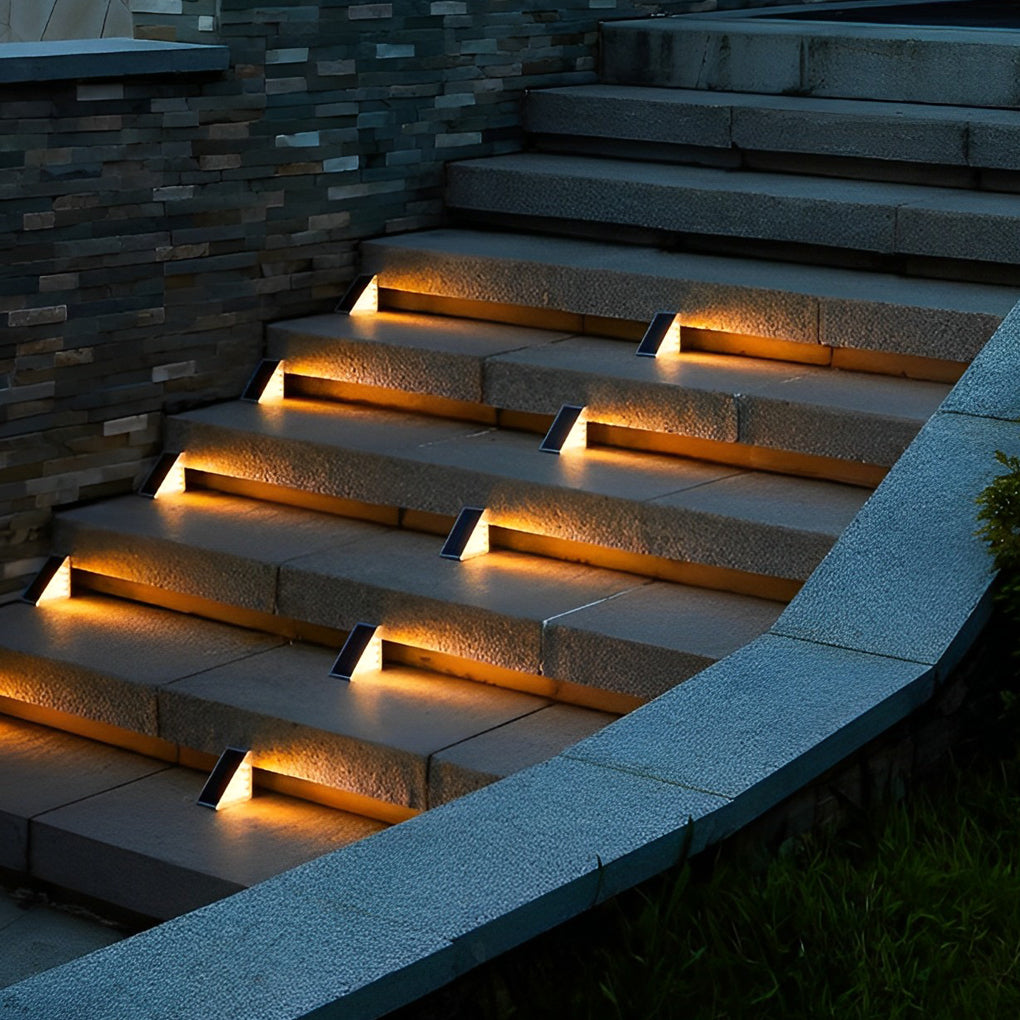Triangle Automatic Charging LED Solar Step-Mounted Outdoor Lights