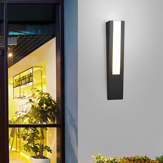 Minimalist Black Modern LED Outdoor Wall Lamp