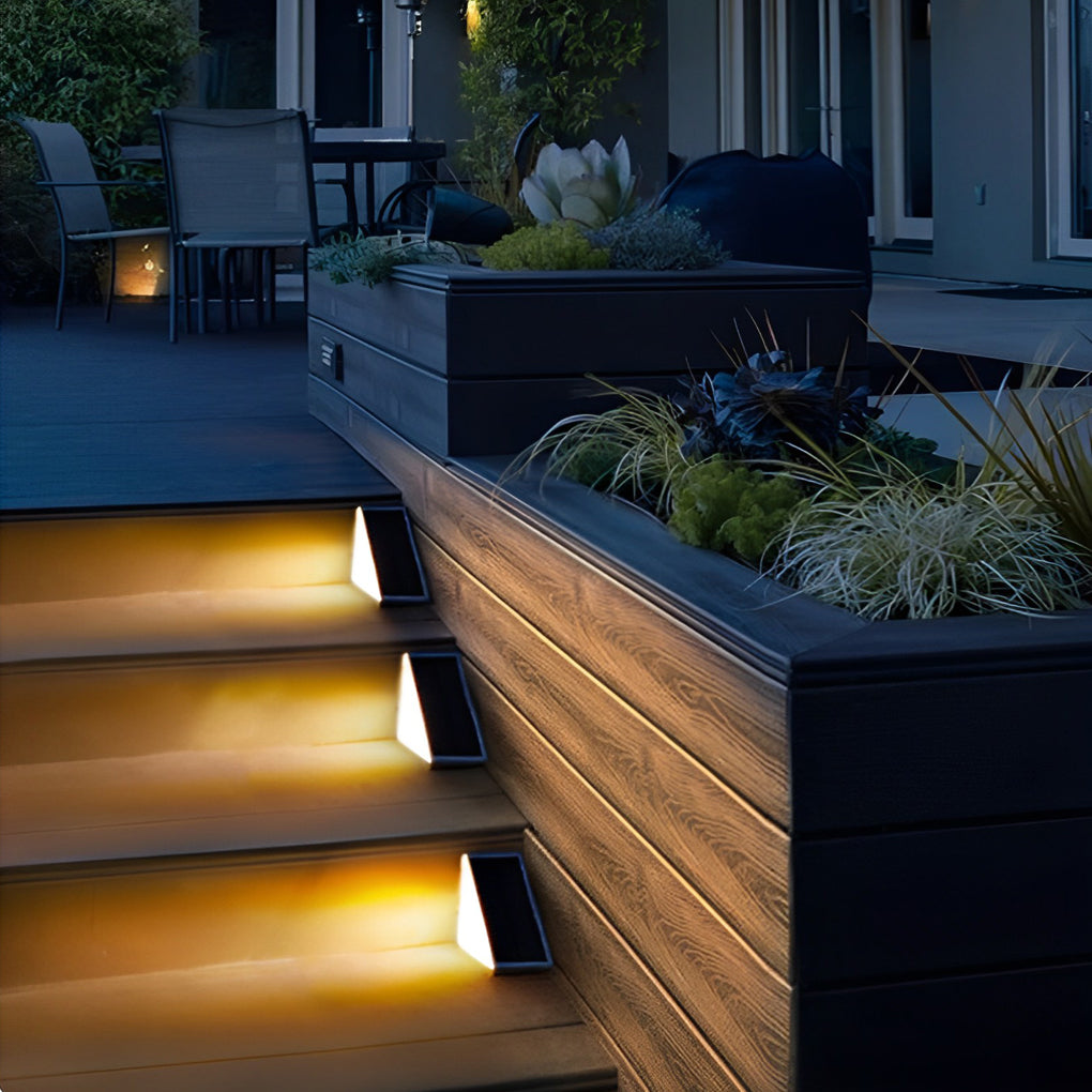 Triangle Automatic Charging LED Solar Step-Mounted Outdoor Lights