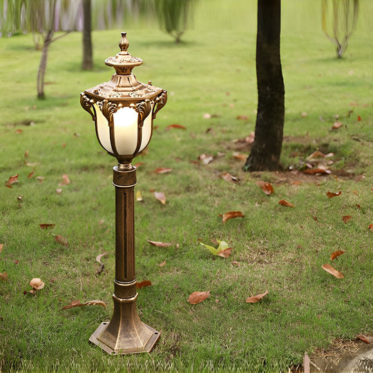 Traditional European-Style LED Outdoor Pathway Lamp Post – Durable & Waterproof