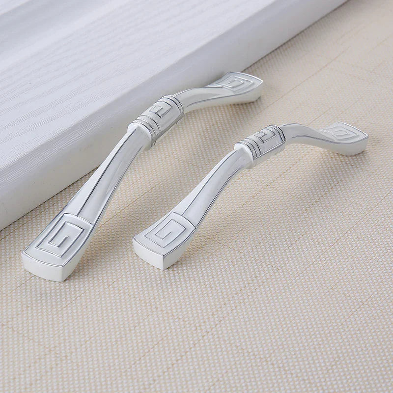 European Ivory White Cabinet Handle – Elegant Zinc Alloy Pulls for Dressers and Cupboards (96mm)
