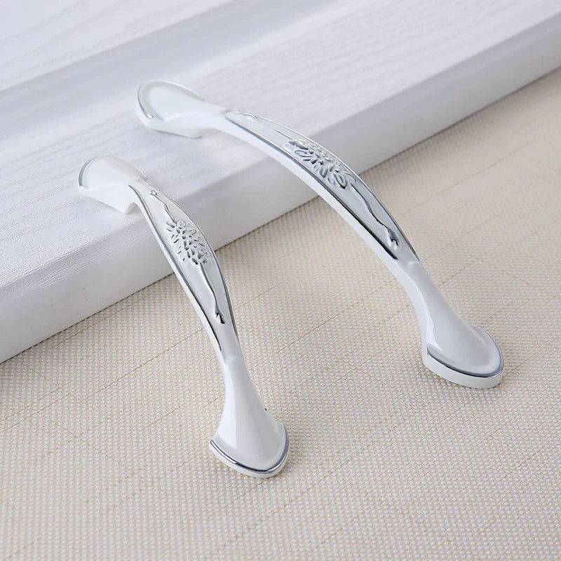 European Ivory White Cabinet Handle – Elegant Zinc Alloy Pulls for Dressers and Cupboards (96mm)