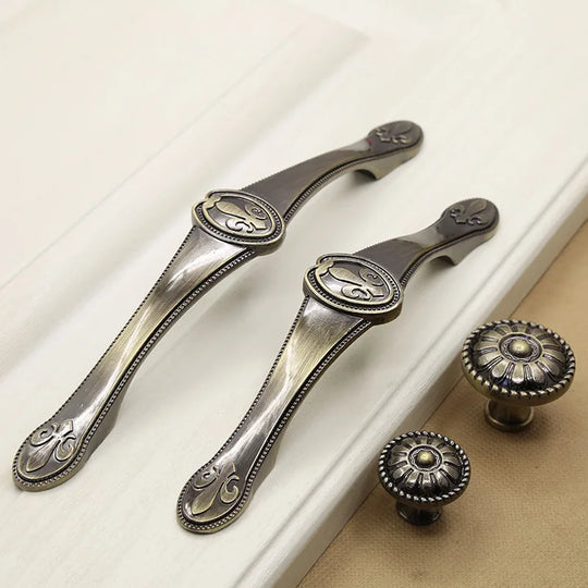 Retro Bronze Cabinet Handles – Antique Metal Drawer & Door Pulls