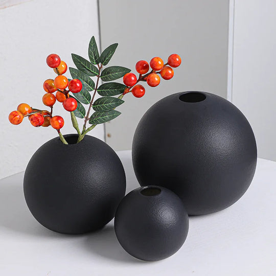 Black and White Ceramic Ball Vase for Hydroponic Flower Decor