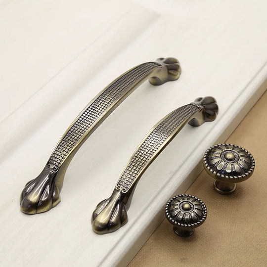 Retro Bronze Cabinet Handles – Antique Metal Drawer & Door Pulls