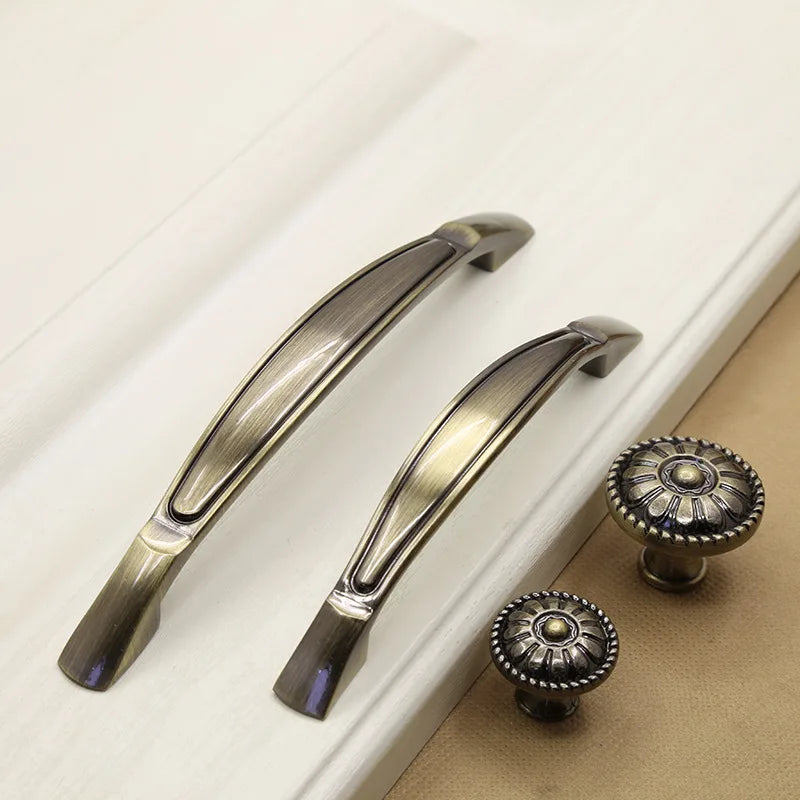 Retro Bronze Cabinet Handles – Antique Metal Drawer & Door Pulls