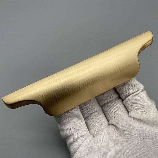 Luxury Zinc Alloy Curved Cabinet Handles – Modern Drawer Pulls