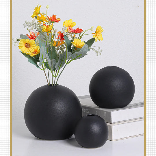 Black and White Ceramic Ball Vase for Hydroponic Flower Decor