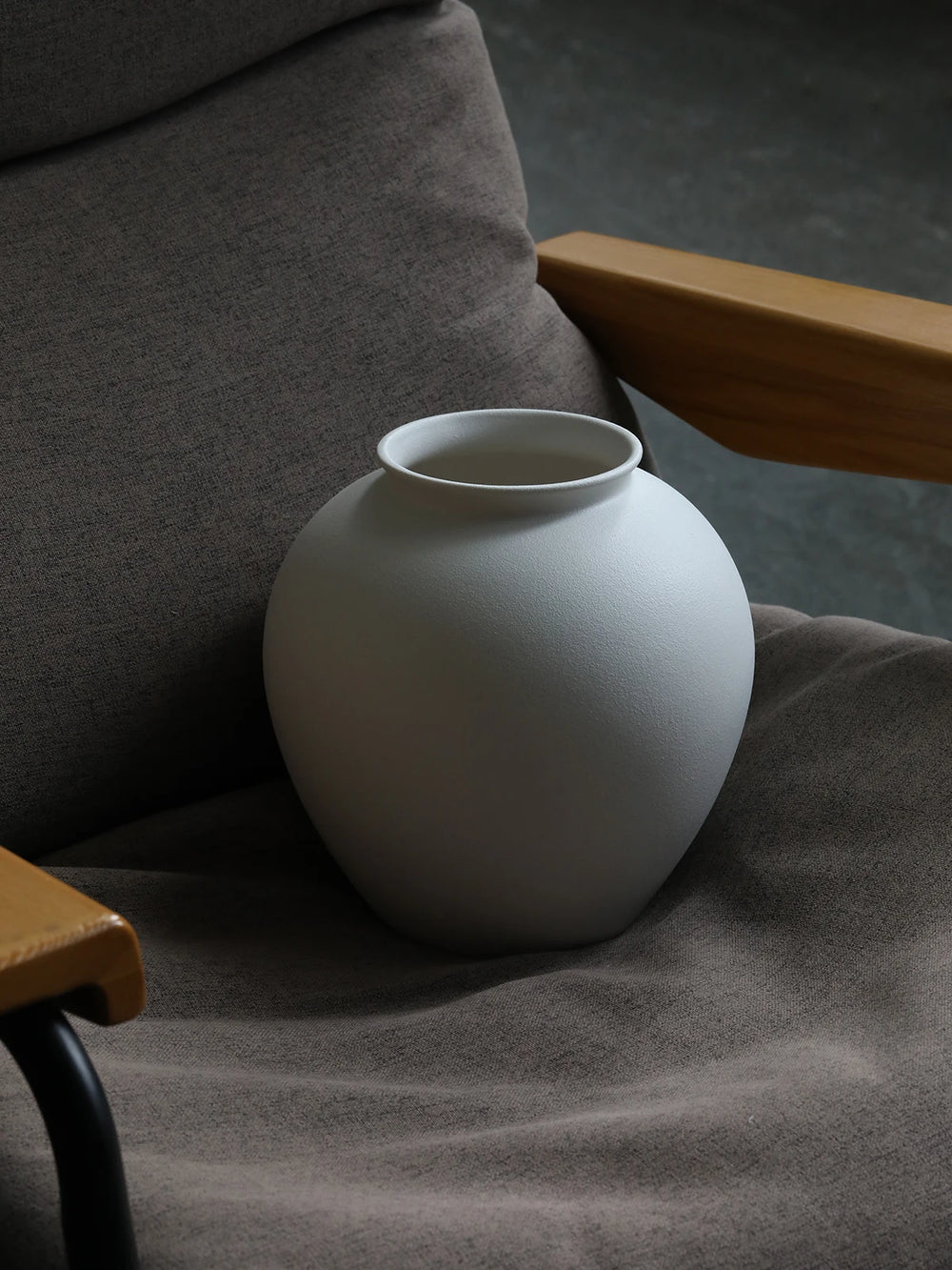 Large Nordic Modern Ceramic Flower Vase Moon Shape Decor