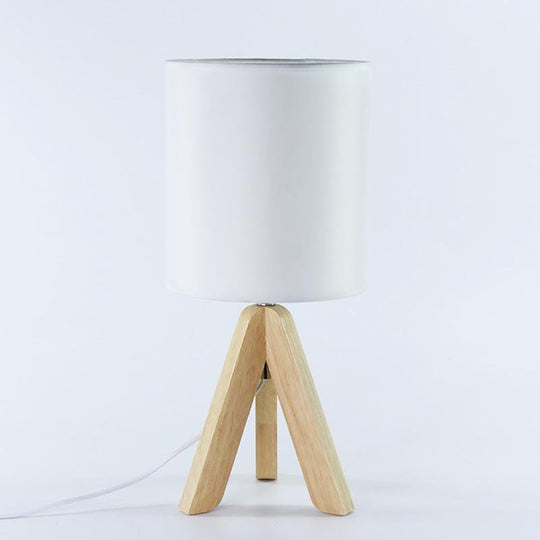 15'' Wood Modern Tripod Table Lamp with Linen Shade