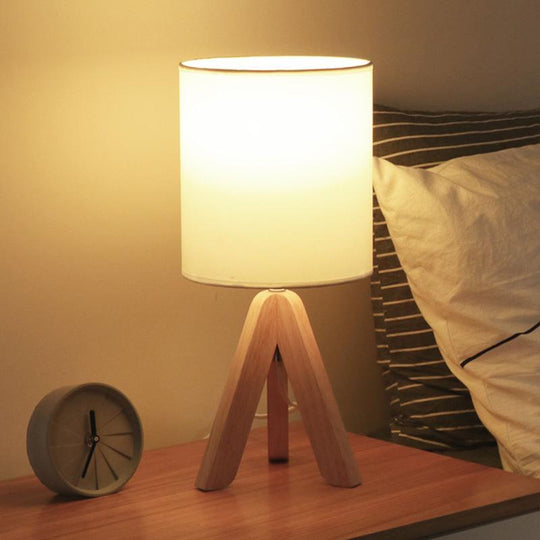 15'' Wood Modern Tripod Table Lamp with Linen Shade
