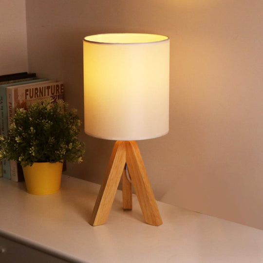15'' Wood Modern Tripod Table Lamp with Linen Shade