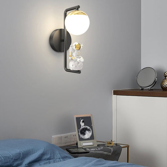 Cartoon Astronaut LED Wall Light – 3 Step Dimming