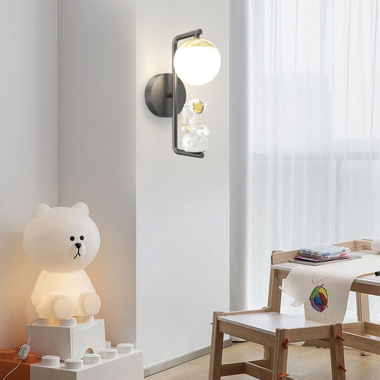 Cartoon Astronaut LED Wall Light – 3 Step Dimming