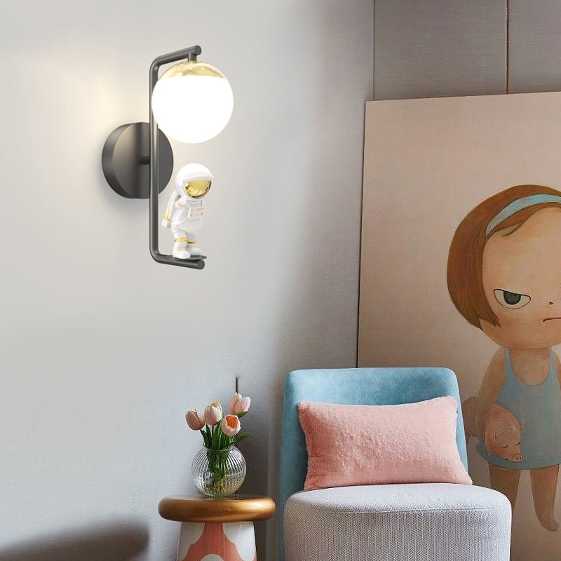 Cartoon Astronaut LED Wall Light – 3 Step Dimming