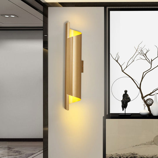 Classic Nordic LED Curved Metal Wall Lamp