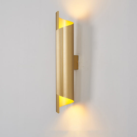 Classic Nordic LED Curved Metal Wall Lamp