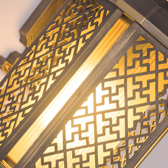 Classical Hollow Pattern Outdoor Wall Lamp