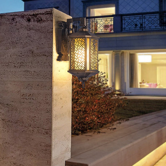 Classical Hollow Pattern Outdoor Wall Lamp