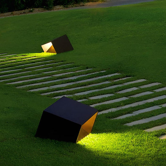 Unique Stainless Steel Artful Cube Outdoor Landscape LED Light