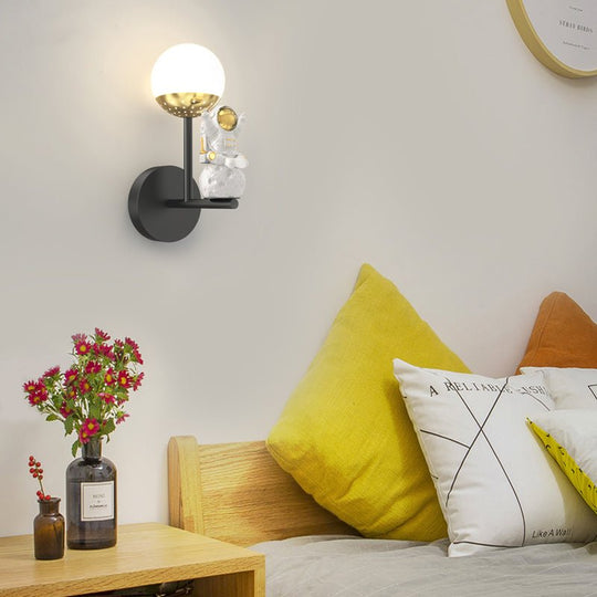 Moon Astronaut LED Wall Light – 3 Step Dimming