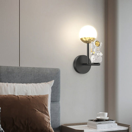 Moon Astronaut LED Wall Light – 3 Step Dimming