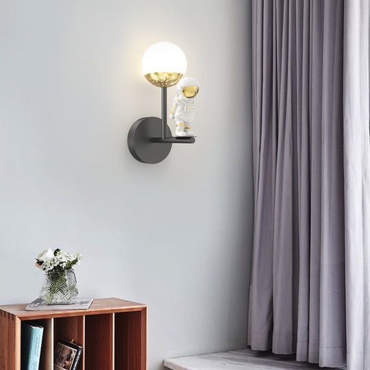 Moon Astronaut LED Wall Light – 3 Step Dimming