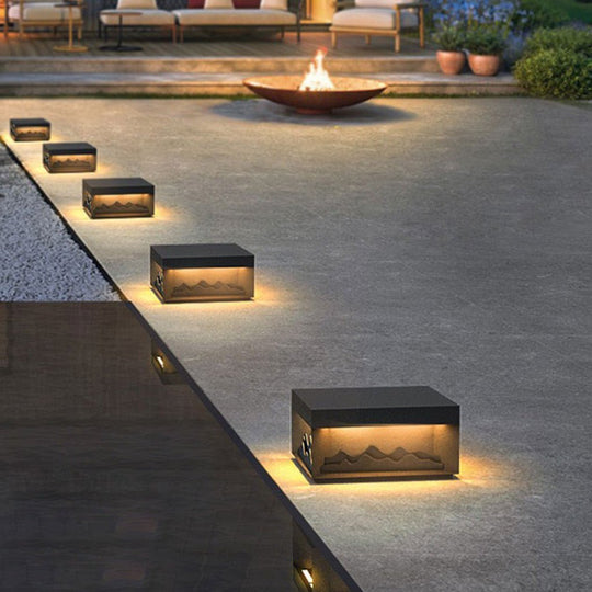 Outdoor Waterproof Garden Lamp Post with Mountain Scenery Design