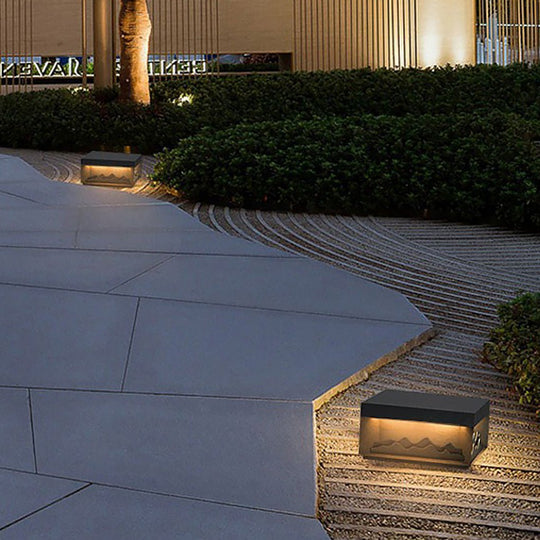 Outdoor Waterproof Garden Lamp Post with Mountain Scenery Design