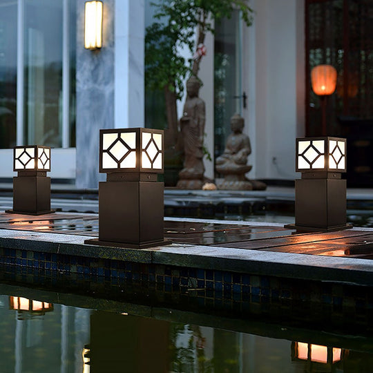 Retro European Square Solar Powered Bollard Light