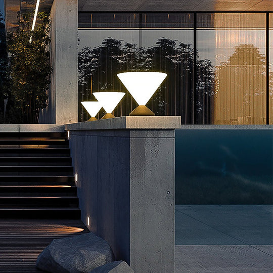 Solar Outdoor Waterproof LED Post Light for Courtyard