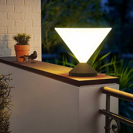 Solar Outdoor Waterproof LED Post Light for Courtyard