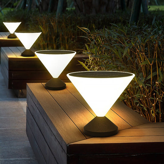 Solar Outdoor Waterproof LED Post Light for Courtyard
