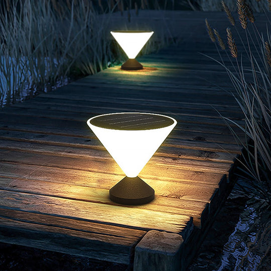 Solar Outdoor Waterproof LED Post Light for Courtyard