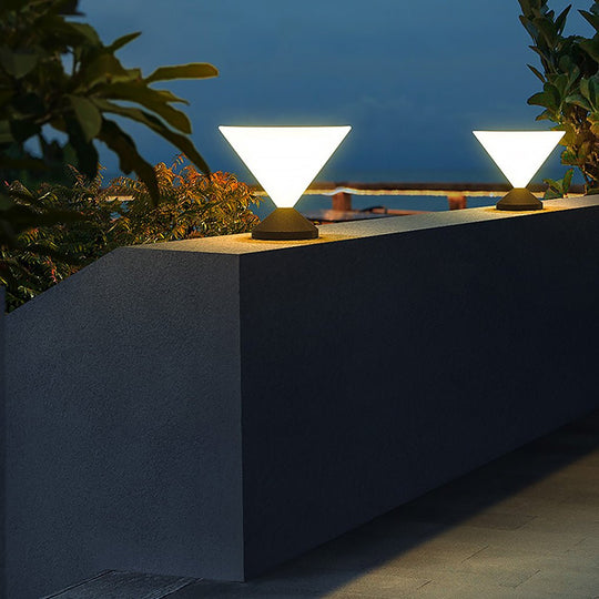 Solar Outdoor Waterproof LED Post Light for Courtyard