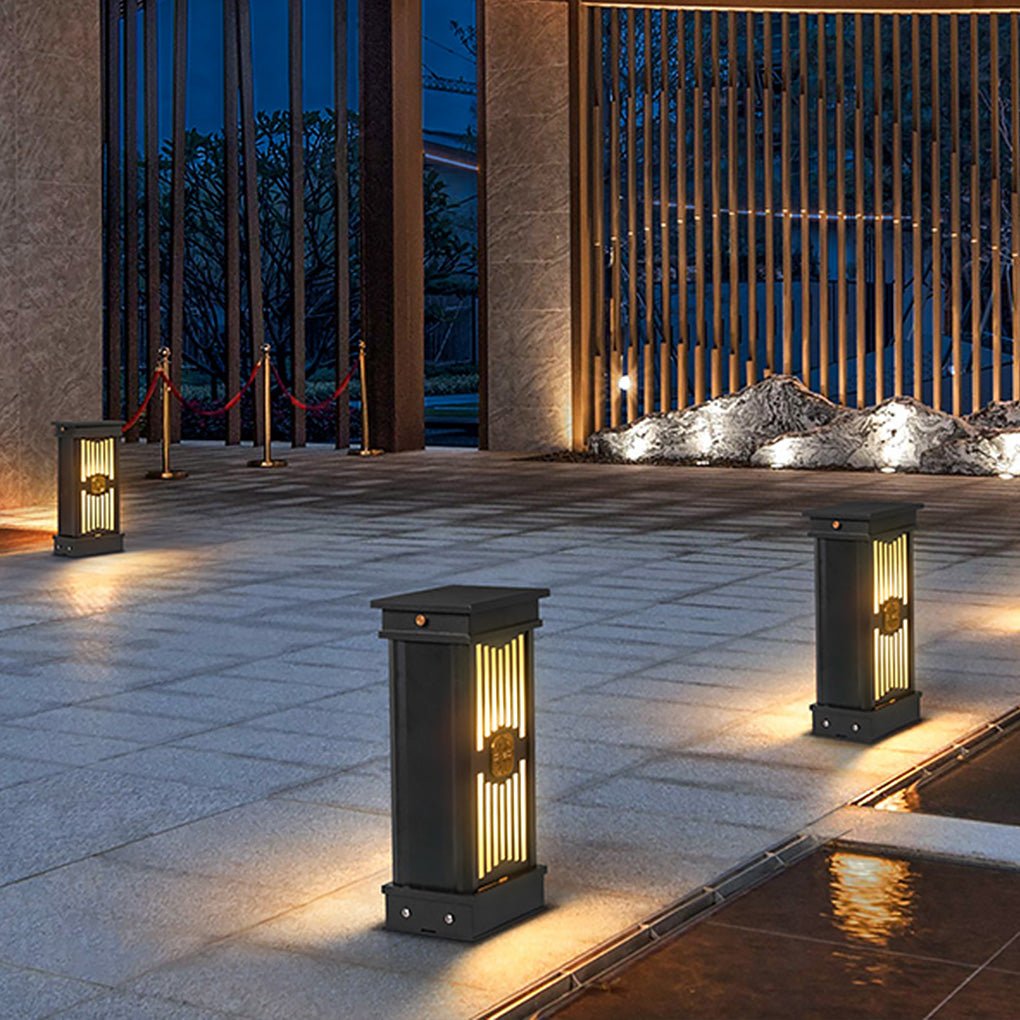 Traditional Retro Black LED Post Light for Outdoor Gardens