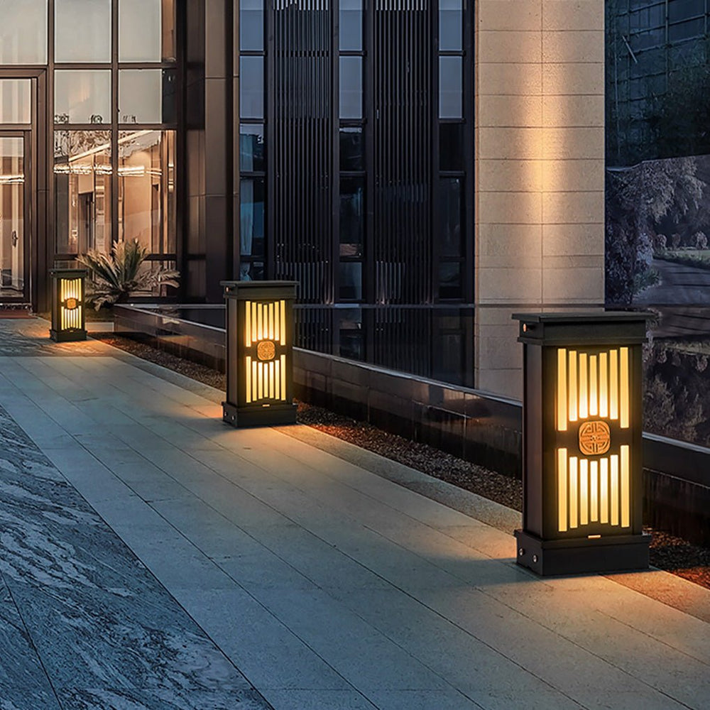 Traditional Retro Black LED Post Light for Outdoor Gardens