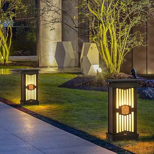 Traditional Retro Black LED Post Light for Outdoor Gardens